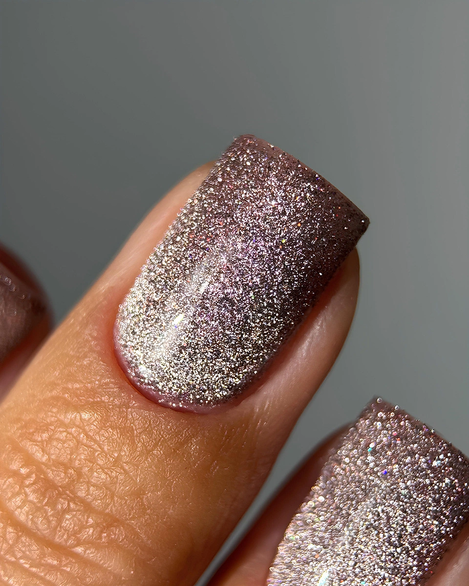 33b5651b-d027-11f0-9d8c-0cc47a39a0b1-960x1200 DARK Gel Polish Night Cat 04, 10 ml - Bilde 1